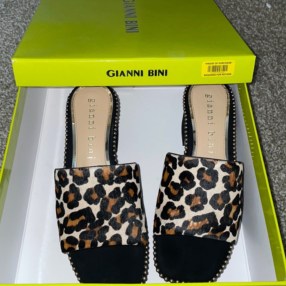 I bought a size 6 and 7 I’m happy with my 6 didn’t take back in time
